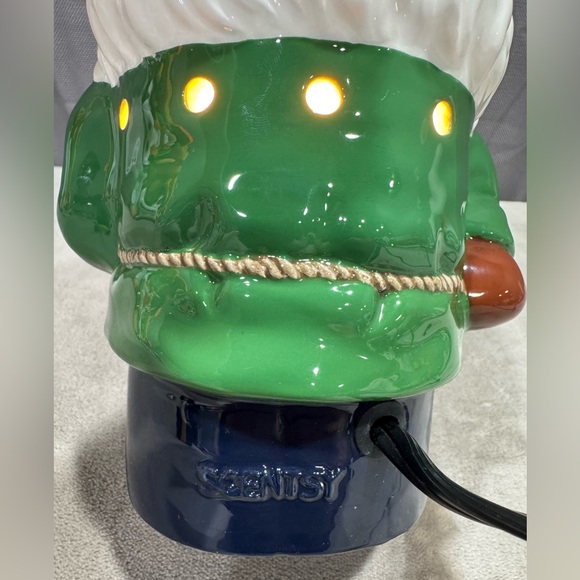 Scentsy Garden Gnome Full-Size Ceramic Wax Warmer Retired 2017 - Picture 4 of 12